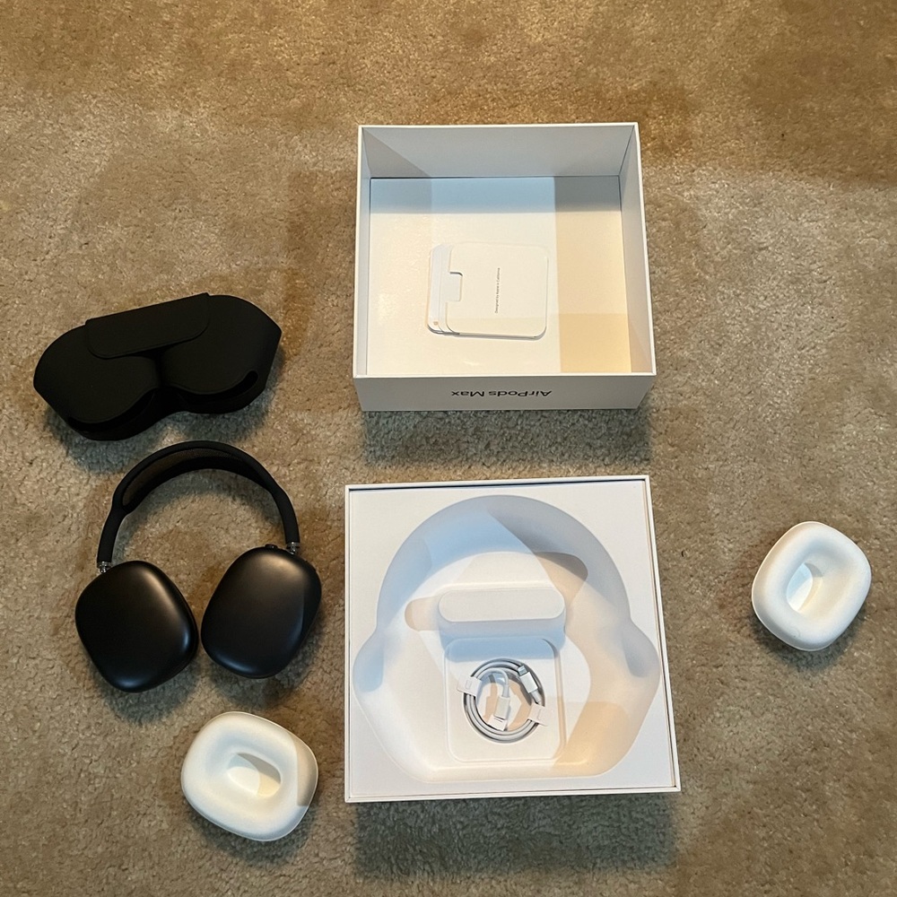 AirPods Maxes